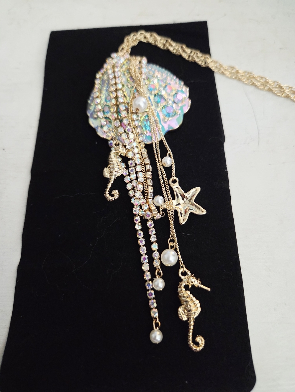 NWT Betsey Johnson Long Clam Shell Necklace - Picture 2 of 6